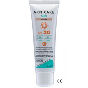 Colored protective sun cream for acneic skin aknicare